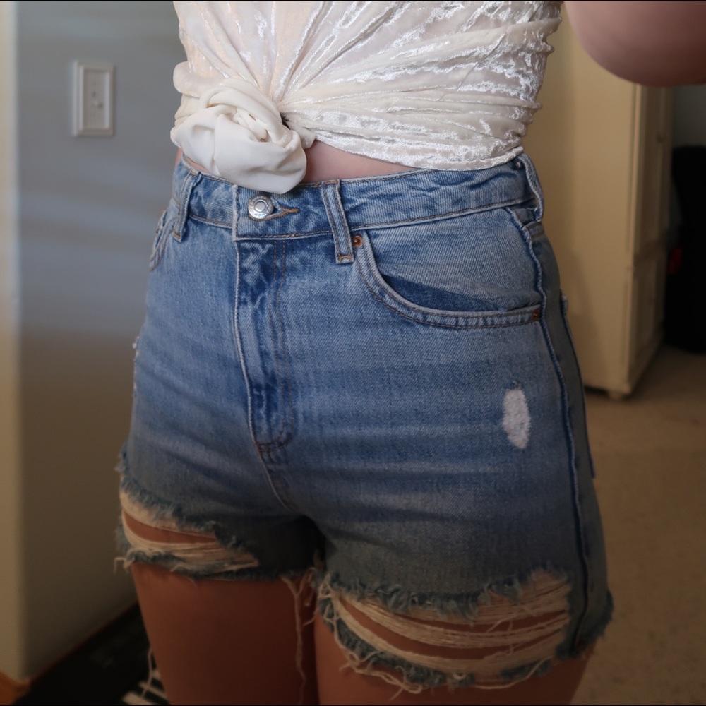 Light-wash denim jean shorts